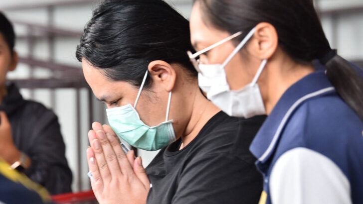 Мисс Гольф Вселенная: Сеть отношений с 13 монахами