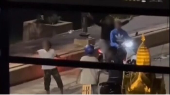 Молодежные столкновения в Бурираме вызывают страх с взрывными disturbances