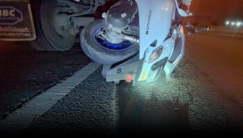 Молодой мотоциклист погиб в столкновении с грузовиком возле Университета Бангкока