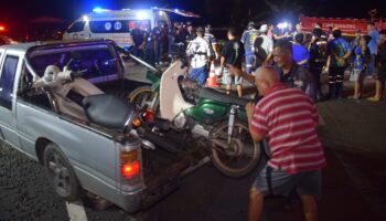 Мотоциклист трагически погиб в столкновении с грузовиком в Чантатхури