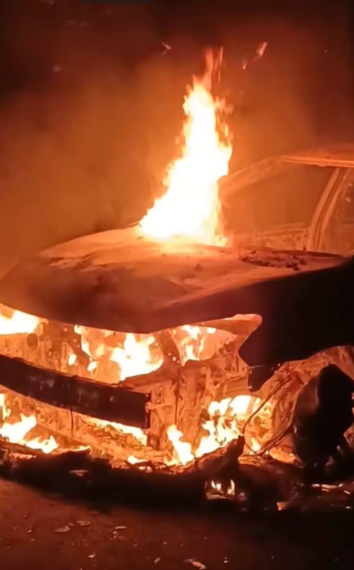 Наративат беспорядки: подозрительный пожар седана следует за взрывом