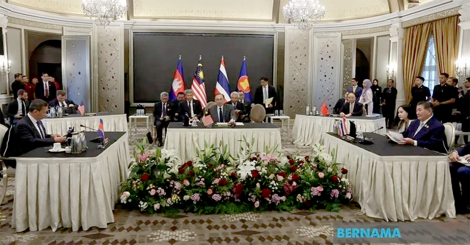 Переговоры о границе Тайланда и Камбоджи начались в Малайзии для немедленного прекращения огня