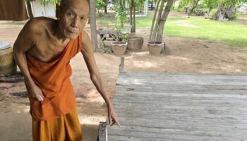 Подростковая мать возвращается за ребенком, оставленным в храме, опасаясь тюремного заключения