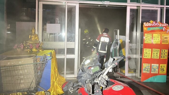 Пожар в супермаркете Бангкока быстро потушен пожарными