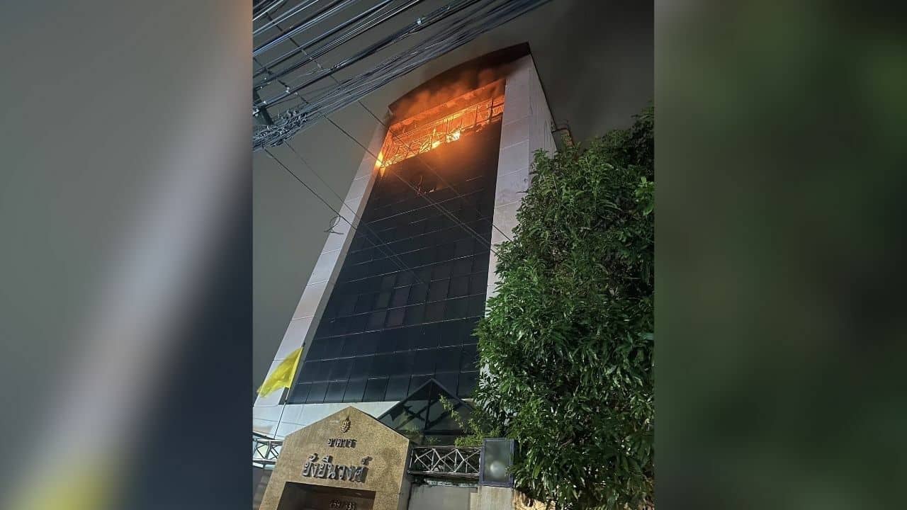 Пожар вспыхнул на 6-м этаже здания в Бангкоке, причина устанавливается