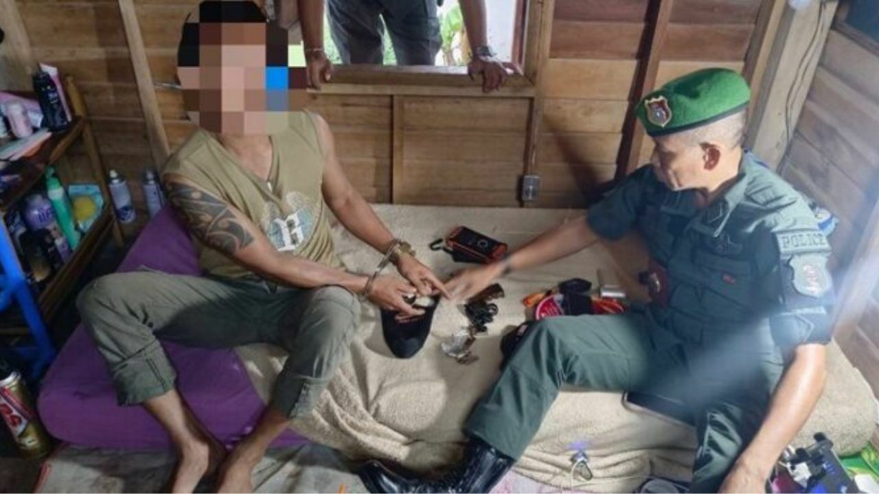 Полиция Кос-Пхангана арестовала двоих по обвинениям в наркотиках и оружии