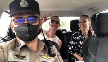 Полиция Паттайи спасает русских, толкая мотоцикл на шоссе