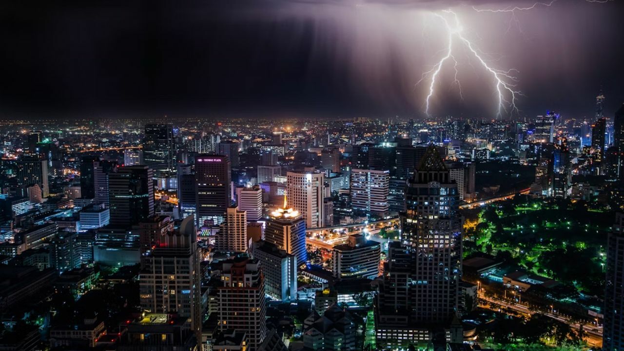 Предупреждение о сильных дождях для 40 провинций Таиланда, вероятны быстрые наводнения