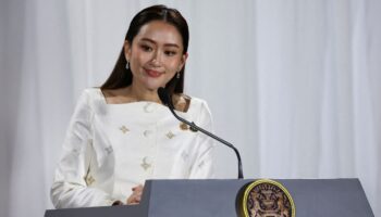 Премьер-министр Таиланда отстранён после скандала с утечкой телефонного разговора: влияние на экономику и политику