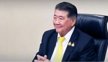 Пхумтхам поддерживает Паетонгтарн в том, чтобы выиграть судебное дело и вернуться на пост премьер-министра.