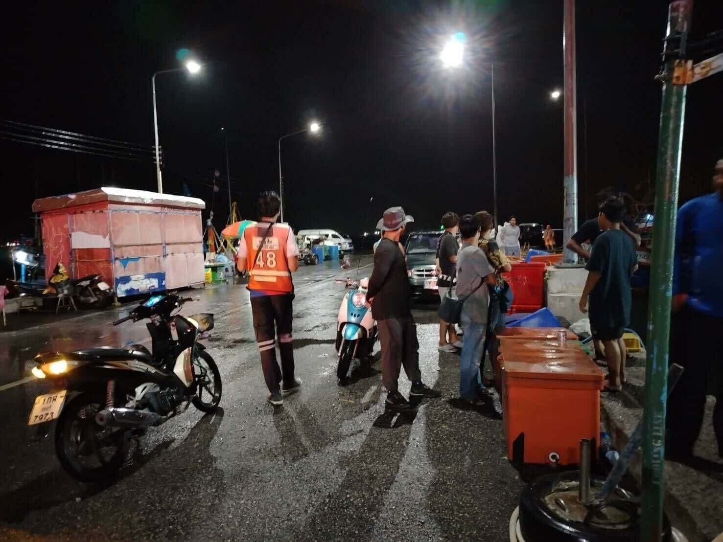 Пьяный камбоджийский рыбак тонет после падения с тайского причала