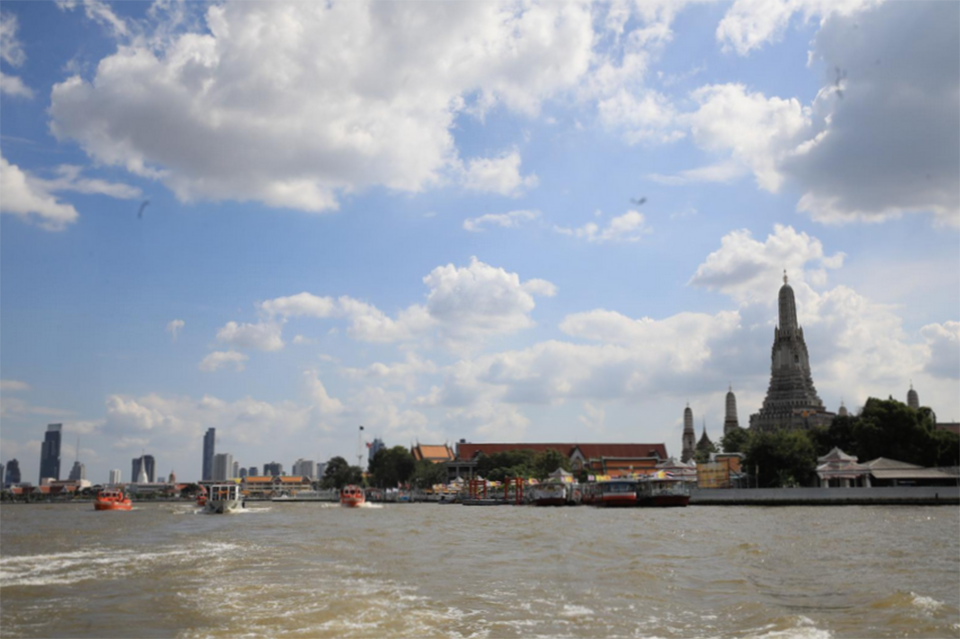 Река Чао Прайя поднимается на фоне приближения Випхи: Введены предупреждения о наводнениях для 11 провинций, включая Бангкок