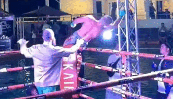 Российский боец электрошокирован в ринге в Таиланде после празднования победы в «Вид Боксе»