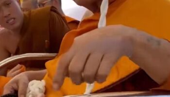 Священная вода на хайпе: Чаша почитаемого тайского монаха вызывает лотерейную лихорадку (видео)