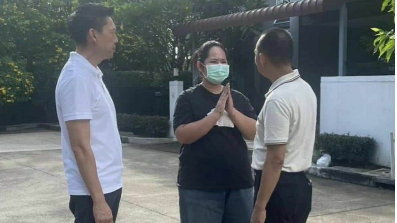 Священный скандал! Монахи пойманы с опущенными робами на соревнованиях Мисс Гольф