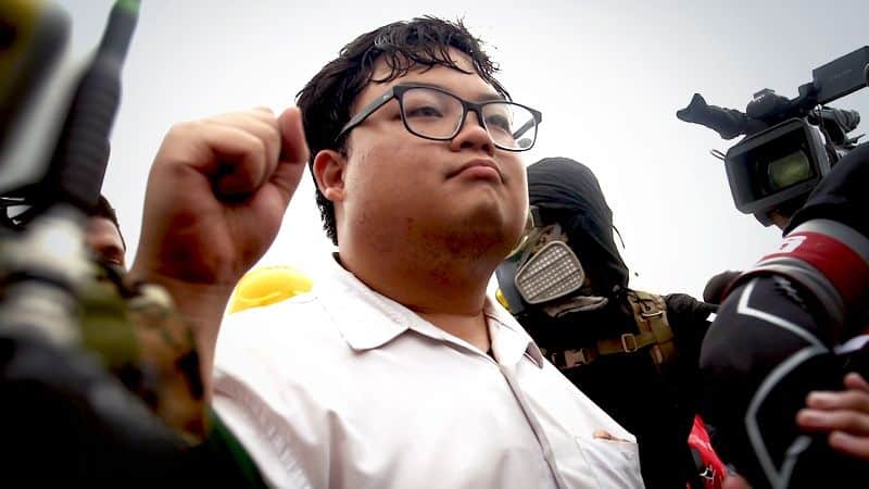 Сенат поддерживает амнистию для импульсивной молодежи за политические преступления