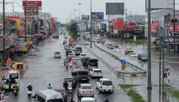 Сильные дожди и грозы вызывают предупреждение о наводнении в Таиланде