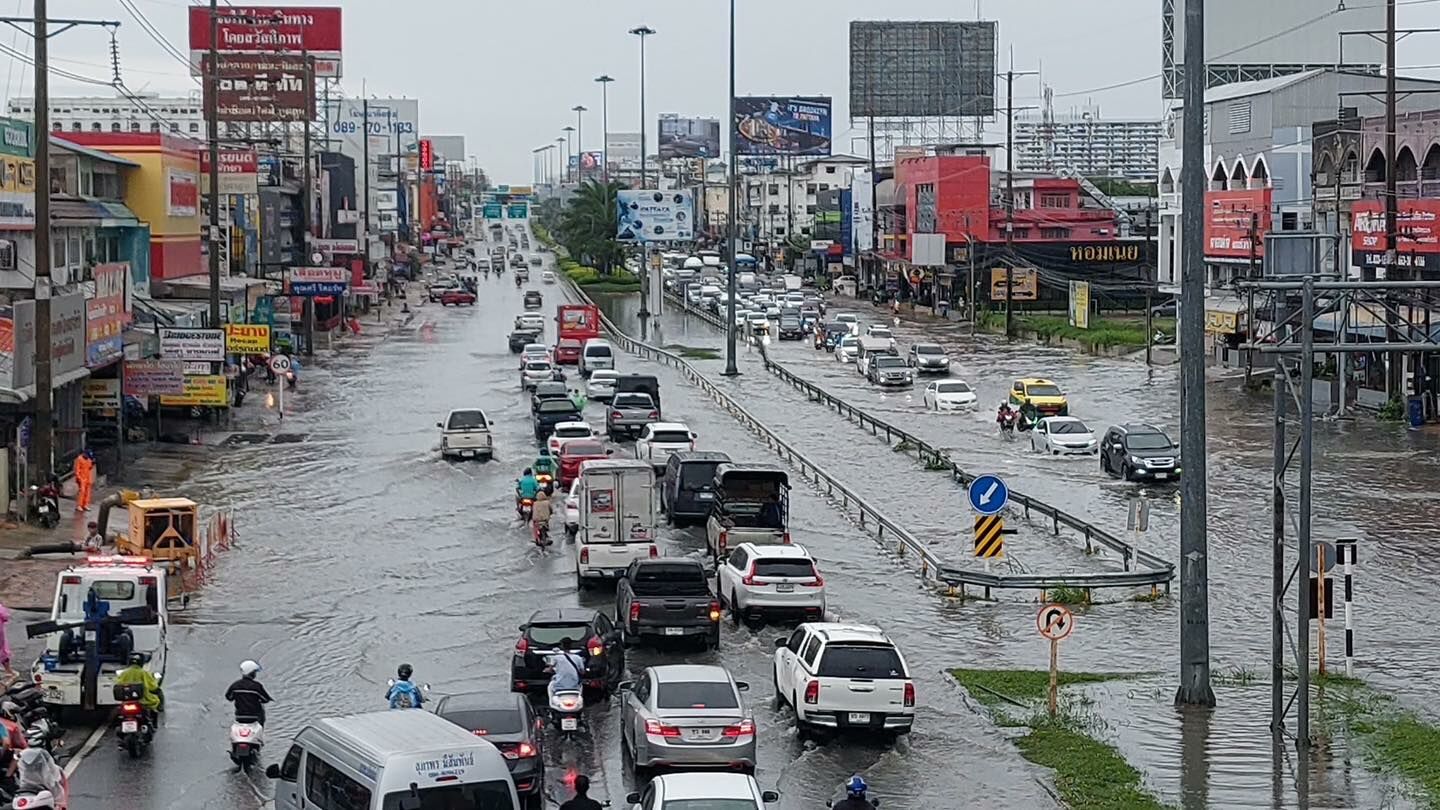 Сильные дожди и грозы вызывают предупреждение о наводнении в Таиланде