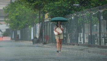 Сильные дожди и сильные ветры обрушиваются на Таиланд в разгар шторма