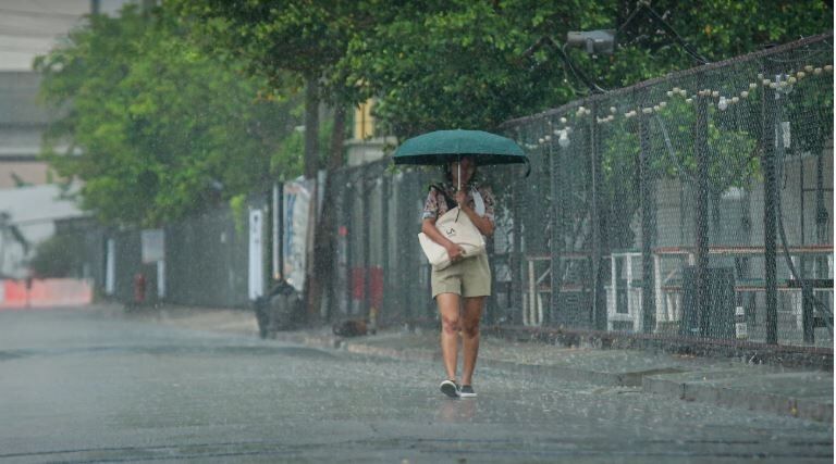Сильные дожди и сильные ветры обрушиваются на Таиланд в разгар шторма
