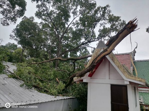 Сильный шторм в Након Си Тамарат привел к отключению электричества по всему городу