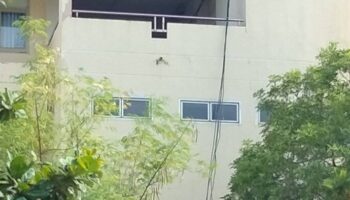 Студент выжил после падения с пятого этажа в университете Накхонратчасима