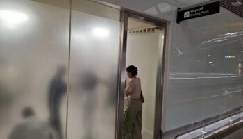 Суварнабхуми тестирует курительные комнаты внутри помещений, чтобы сократить курение в туалетах