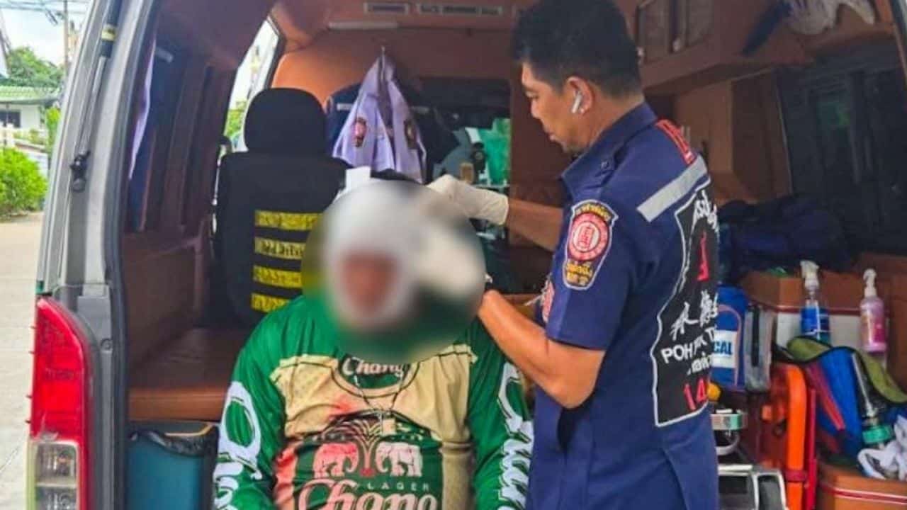 Таец нападает на любовника жены своего друга, поймав их в постели