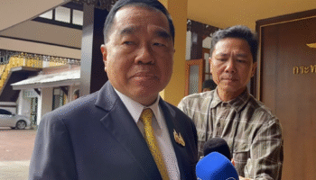 Таиланд пригласит иностранных военных атташе для наблюдения за повреждениями на границе, обвиняет Камбоджу в нарушениях режима прекращения огня.