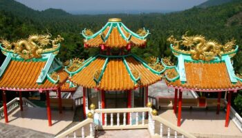 Таиланд процветает, так как Хатъяй становится центром бюджетного旅行ного внимания.