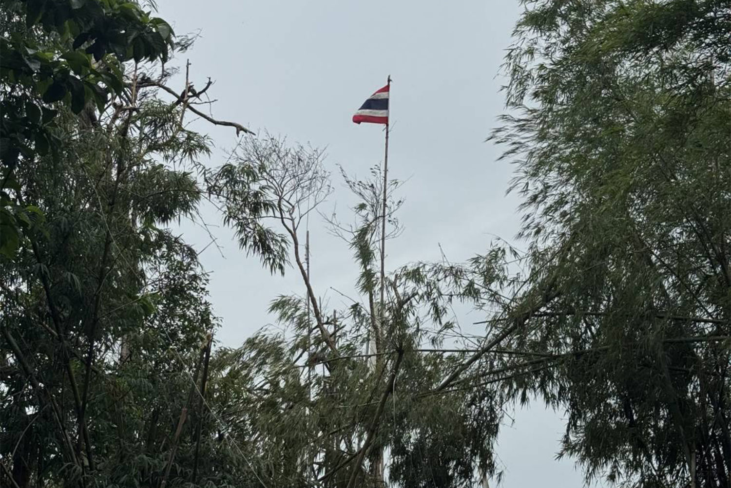 Таиландские солдаты вернули контроль над Пху Макуа после отражения атак камбоджийцев