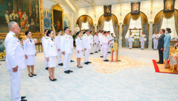 Таиландский король обращается к новому кабинету, чтобы служить нации с честными сердцами