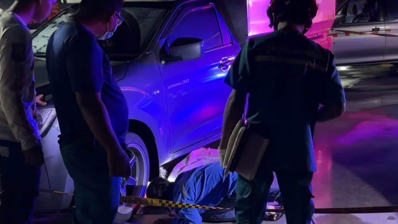 Тайский водитель тащит тело мотоциклиста на автозаправку, отрицает столкновение