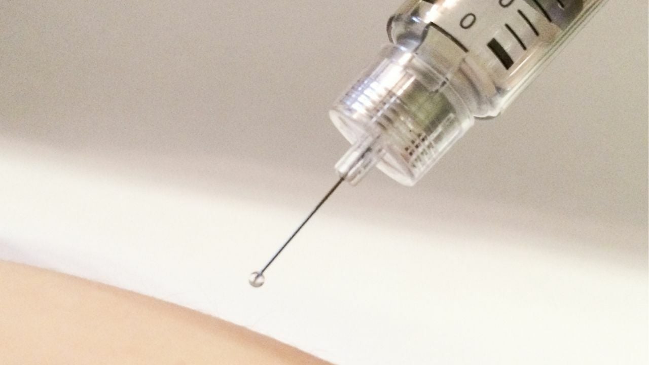 Тайский врач выпустил предупреждение после того, как мужчина ввел сперму для лечения болей в спине