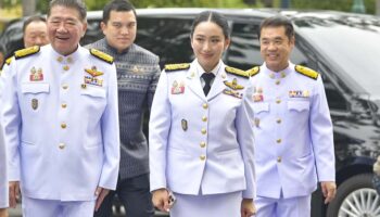 Тайский кабинет назначает Пхумтама исполняющим обязанности премьер-министра с полными полномочиями на фоне suspensión Паетонгтара.