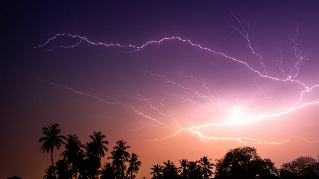 Тропический шторм Данас усиливает муссон, сильный дождь в Таиланде