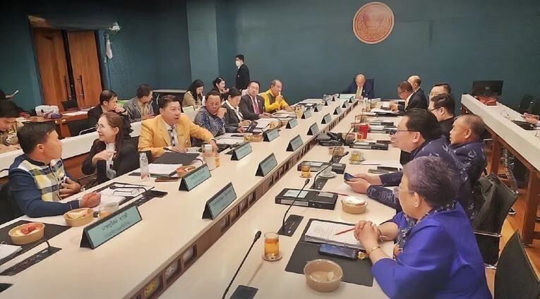 Фиаско с субсидиями на поездки в Таиланд вызывает негативную реакцию