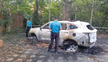 Электромобиль бывшего депутата загорелся; расследование продолжается