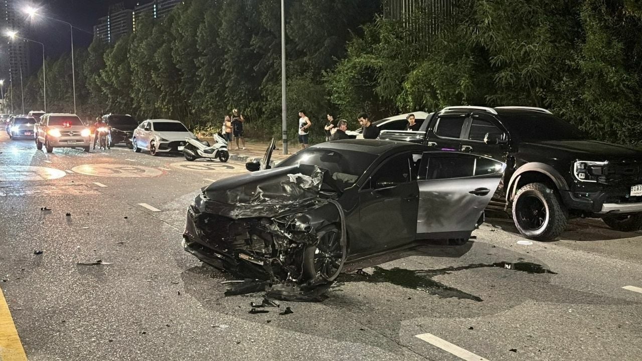 Южнокорейец спровоцировал аварию на дороге в Паттайе, 8 автомобилей повреждены