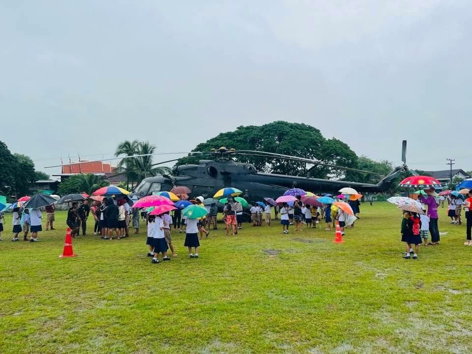 RTAF вертолет совершил экстренную посадку на школьное поле