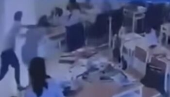 17-летний тайский школьник нападает на учителя после спора по экзамену