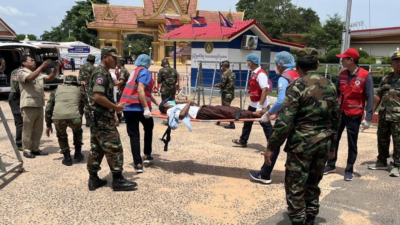 2 камбоджийских военнопленных с психическими проблемами и травмами вернулись домой