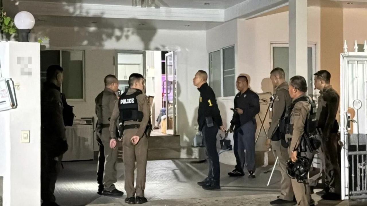 2 китайских мужчины разыскиваются после того, как удерживали тайскую женщину в Паттайе