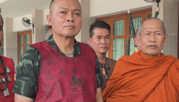 Армия получает освященные футболки, предупреждает о длительных переговорах