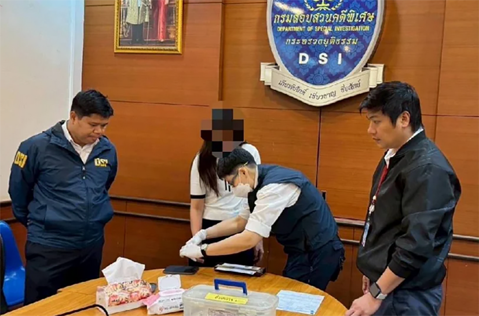 Брокер арестован за организацию незаконного суррогатного maternité для иностранцев во время поездки в Гонконг