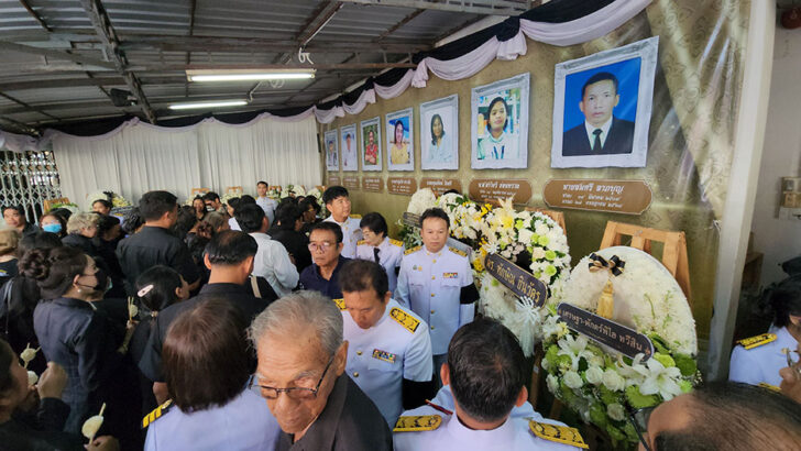 В mass cremation held for victims clashes at the Thai-Cambodia border before GBC meeting