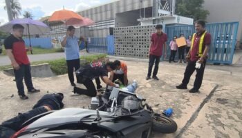 Внезапный поворот пикапа оставляет байкеров Паттайи в агонии