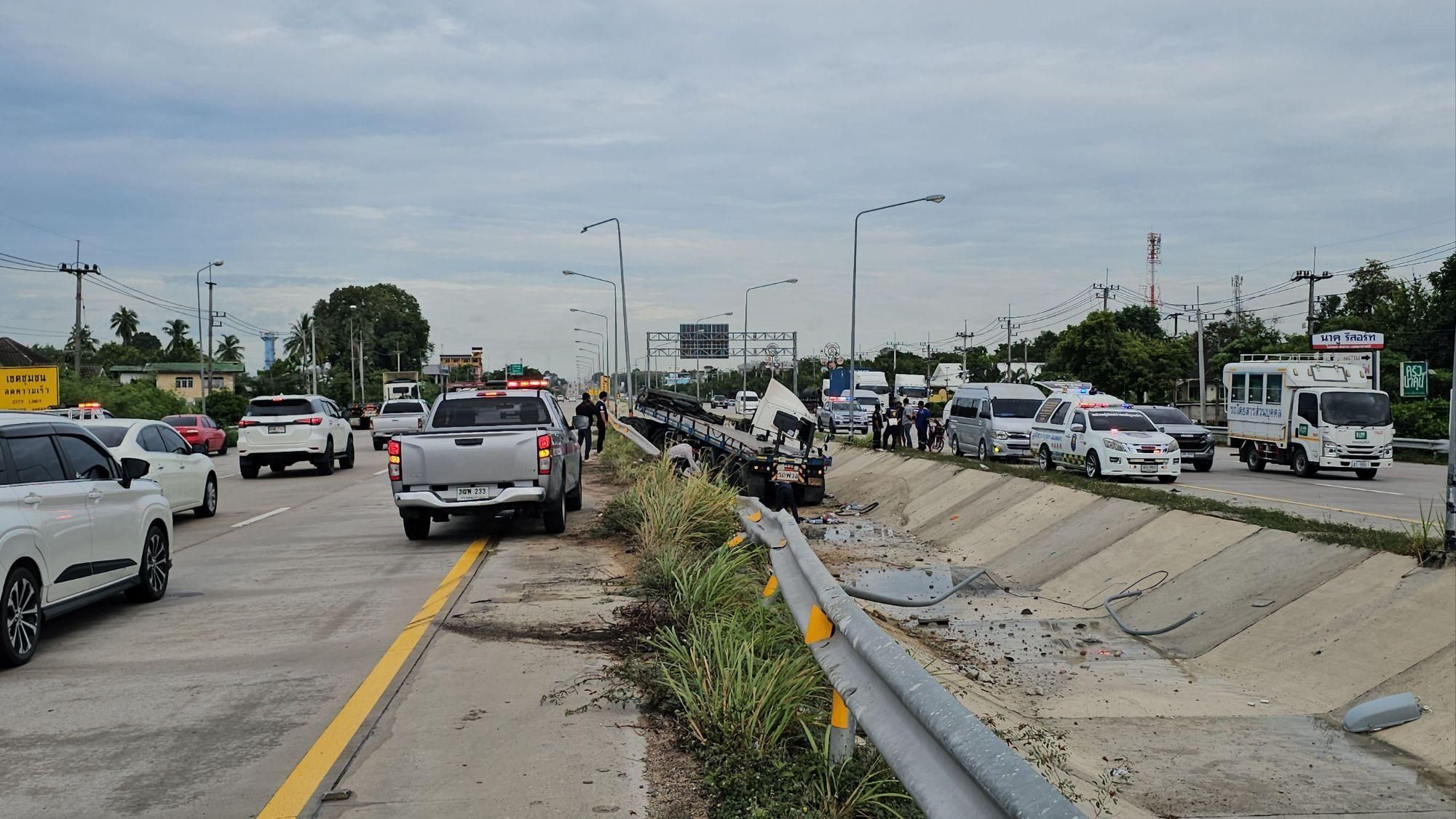 Водитель грузовика погиб в ужасной аварии на шоссе Паттайи