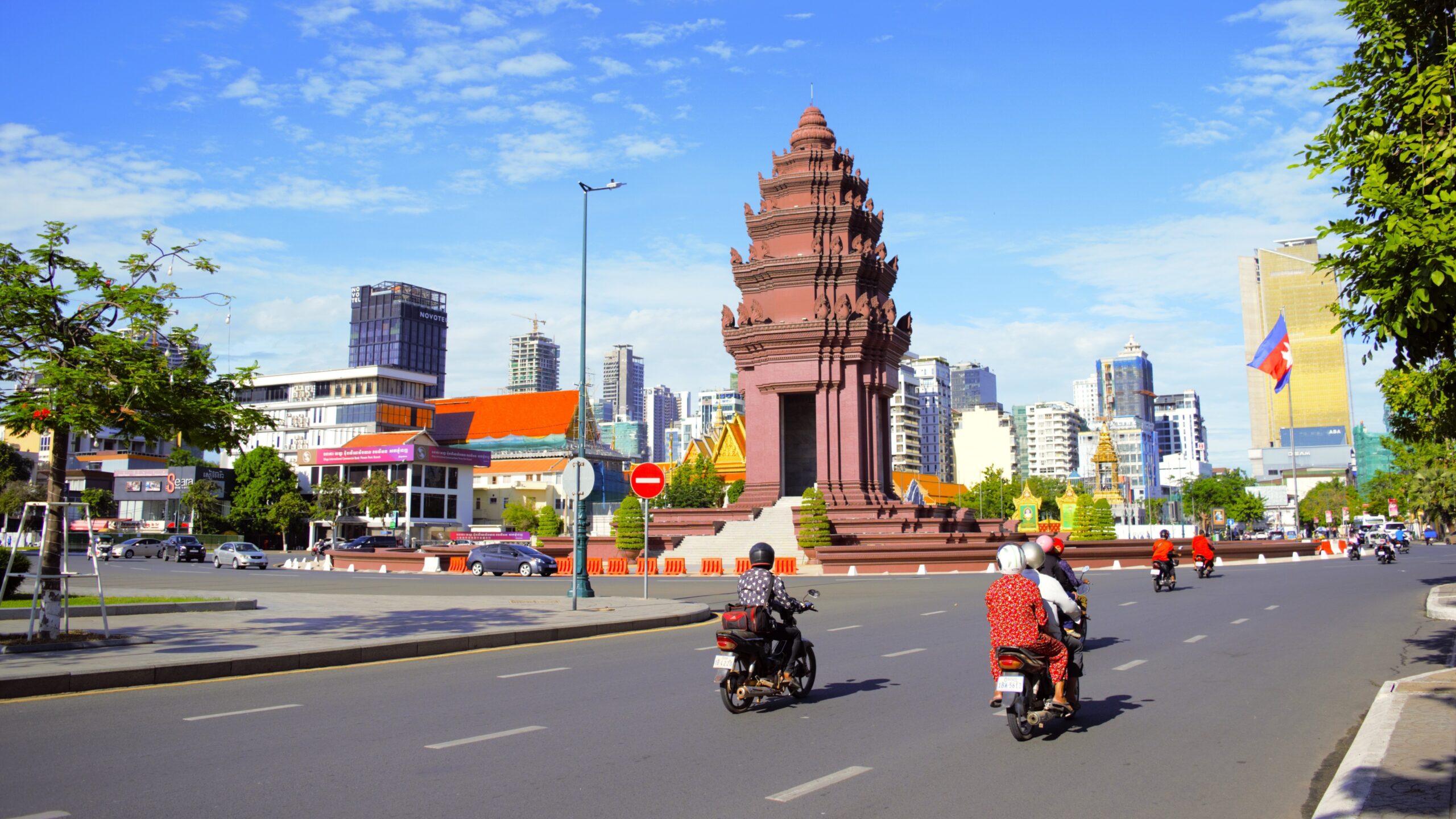 Годовой обзор AMRO и отчет об экономическом анализе Камбоджи за 2025 год