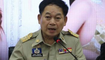 Губернатор помогает местной больнице